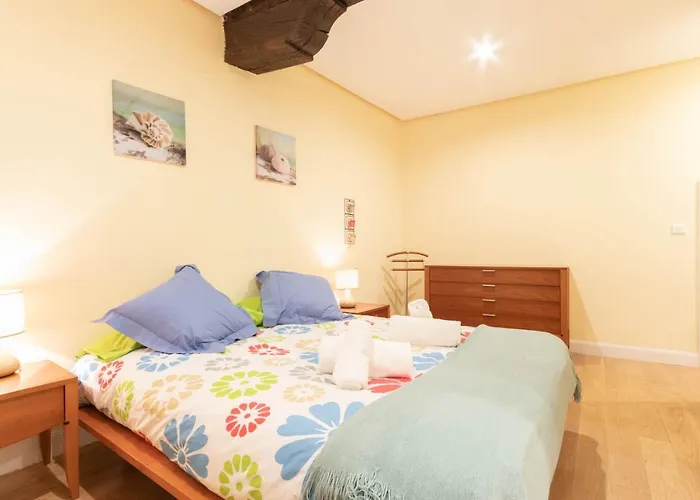 Casco Viejo Tradicion Pinchos Y Gastronomia